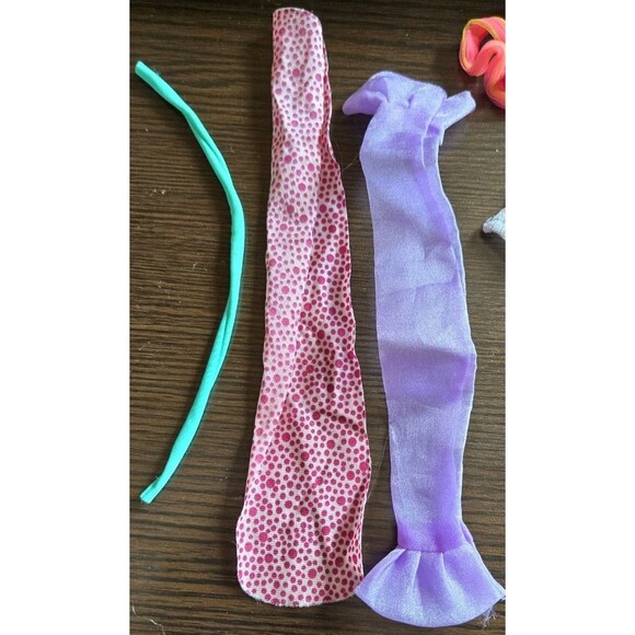 7 Vintage 1980s Random Barbie  Accessories Fashion Doll Pieces Scarf? Blankets? - Picture 4 of 14